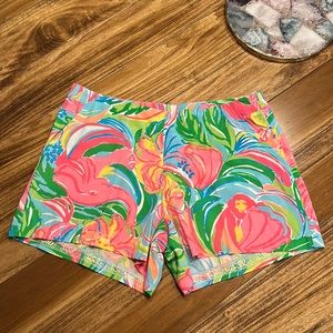 Lilly Pulitzer size 6 low rise shorts